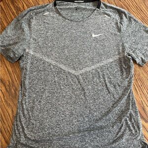 Nike running reflective tee size large